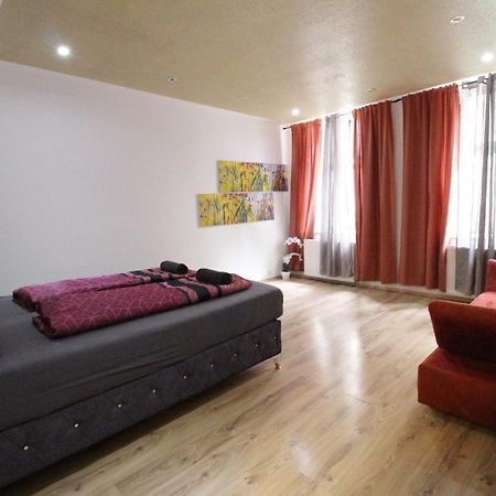 Private Triple Bedroom Rf1 Вена Экстерьер фото